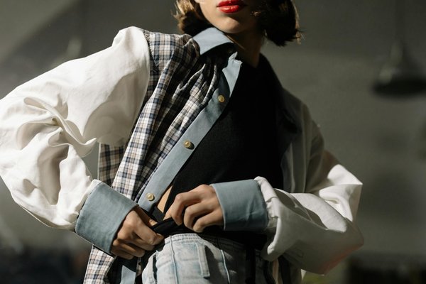 Master UK Fashion with Striking Graphics: Effortlessly Discover the Perfect Balance